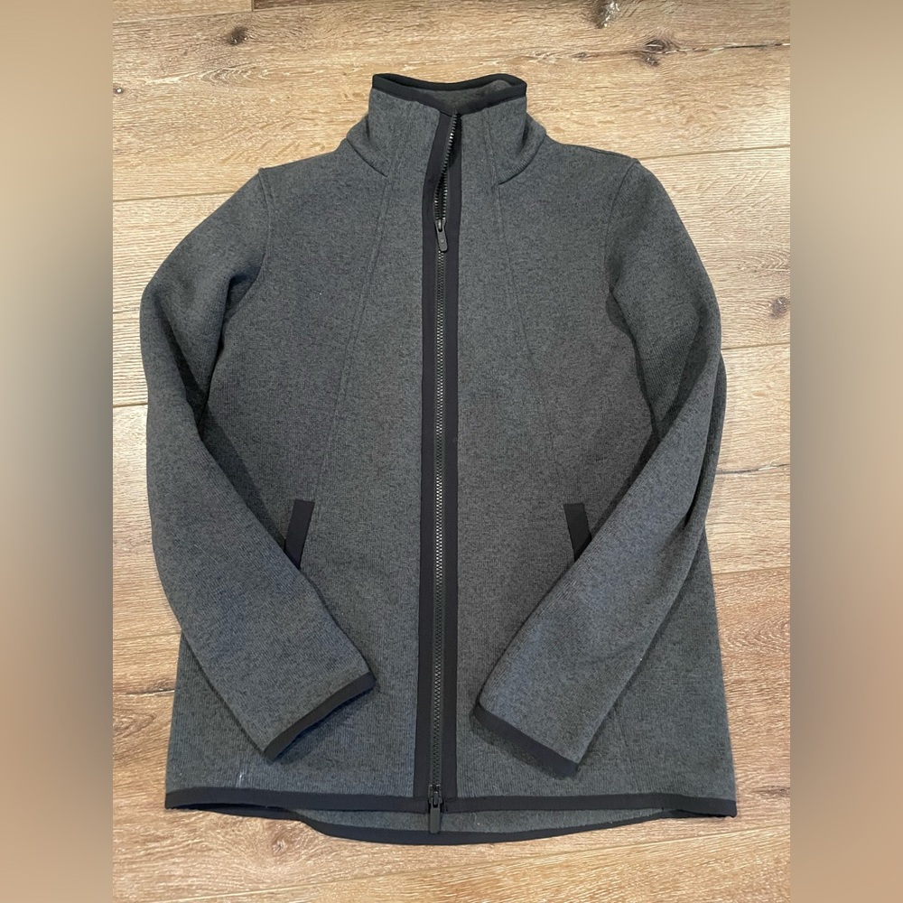Lululemon zip up jacket women’s size 6